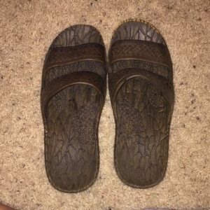 a bundle of two pair of turtle toes